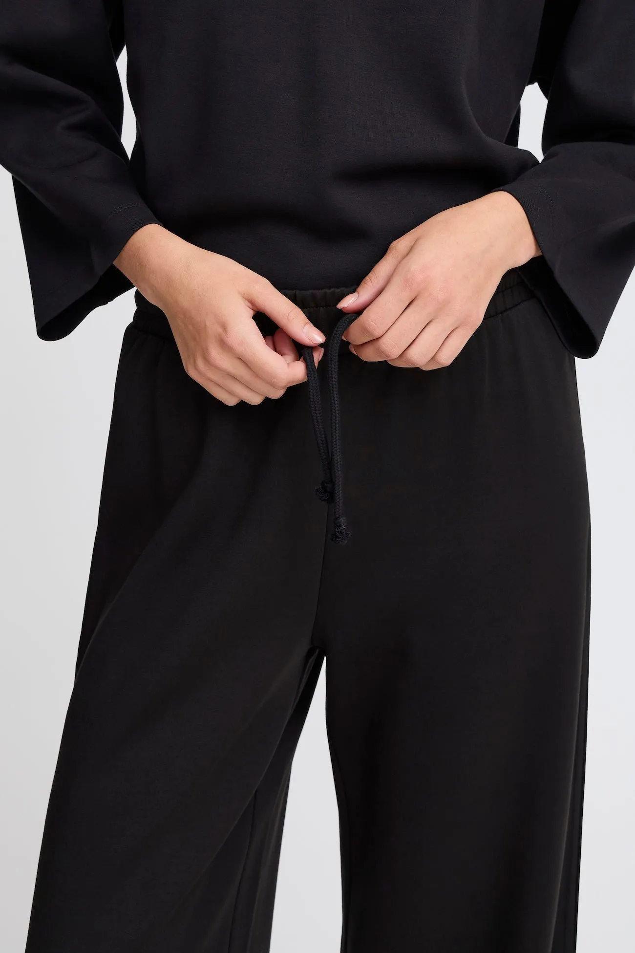 Byoung Bypusti Trousers Black